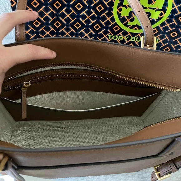 New ✨Authentic Emerson Tory Burch tote bag - Picture 10 of 15